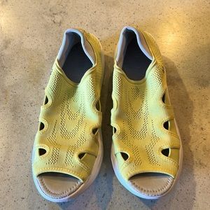 Yellow Water Shoes, size 9